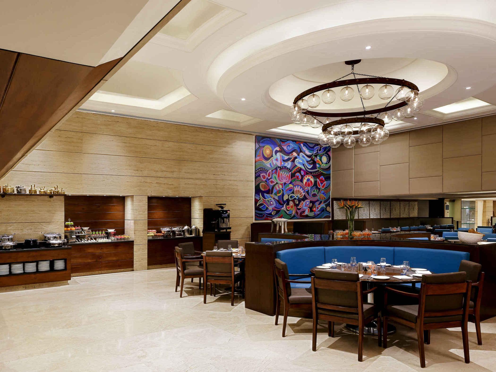 Grand Mercure Vadodara Surya Palace Екстериор снимка