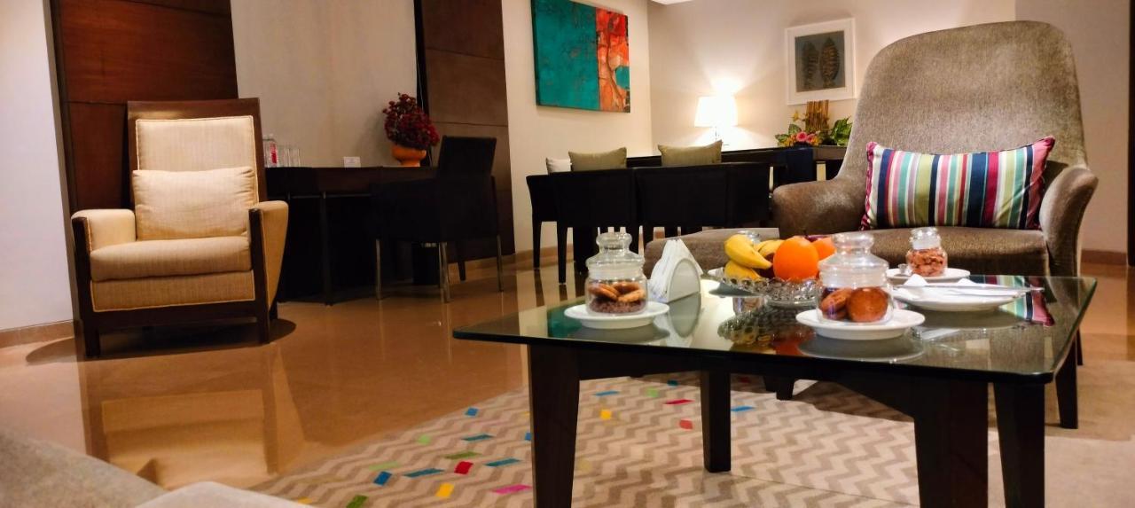 Grand Mercure Vadodara Surya Palace Екстериор снимка