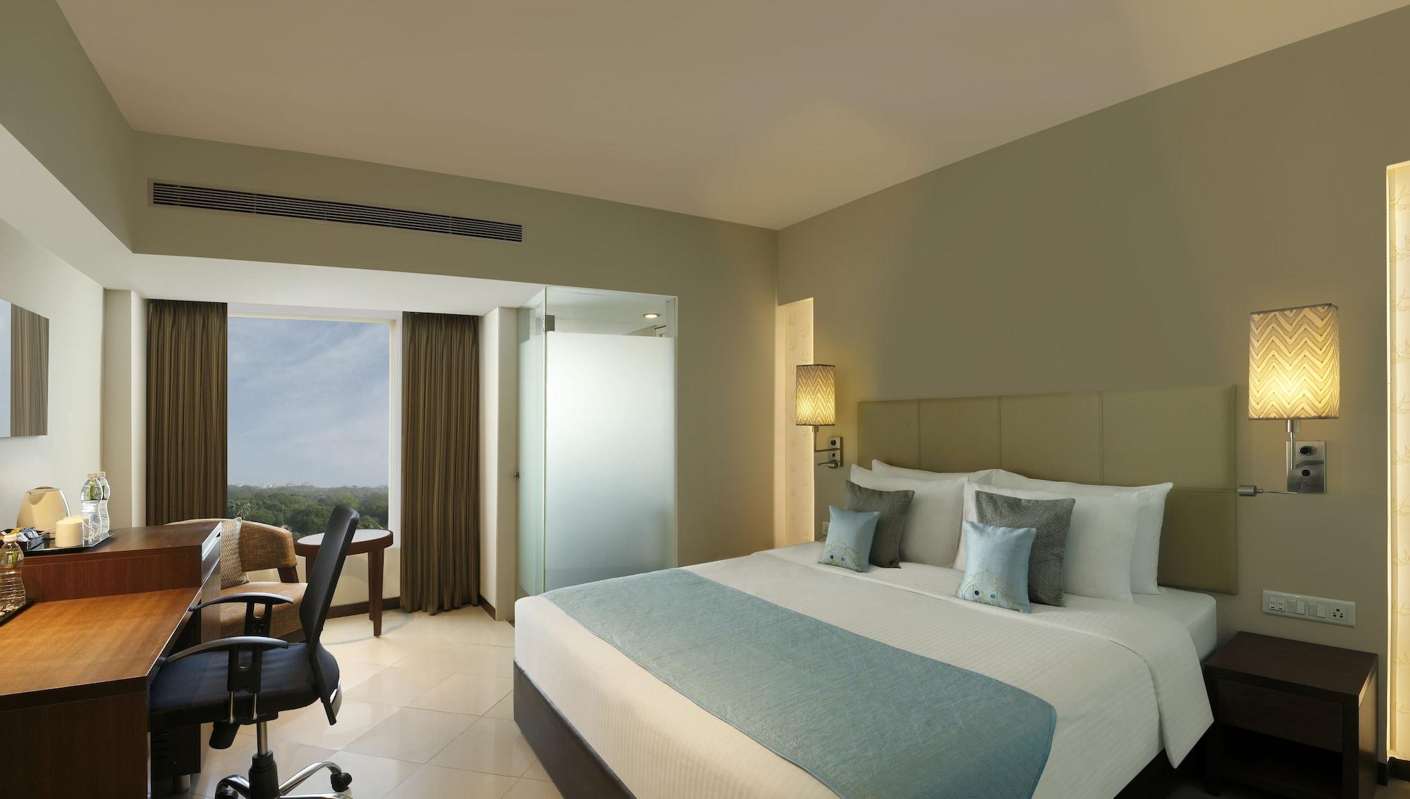 Grand Mercure Vadodara Surya Palace Екстериор снимка