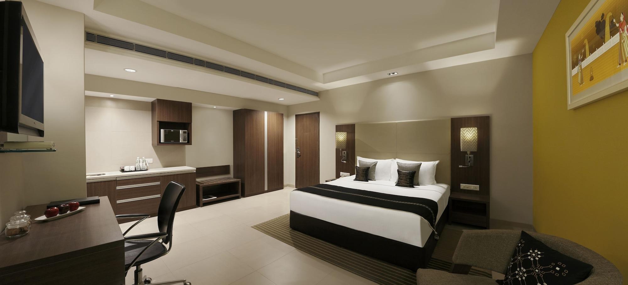 Grand Mercure Vadodara Surya Palace Екстериор снимка