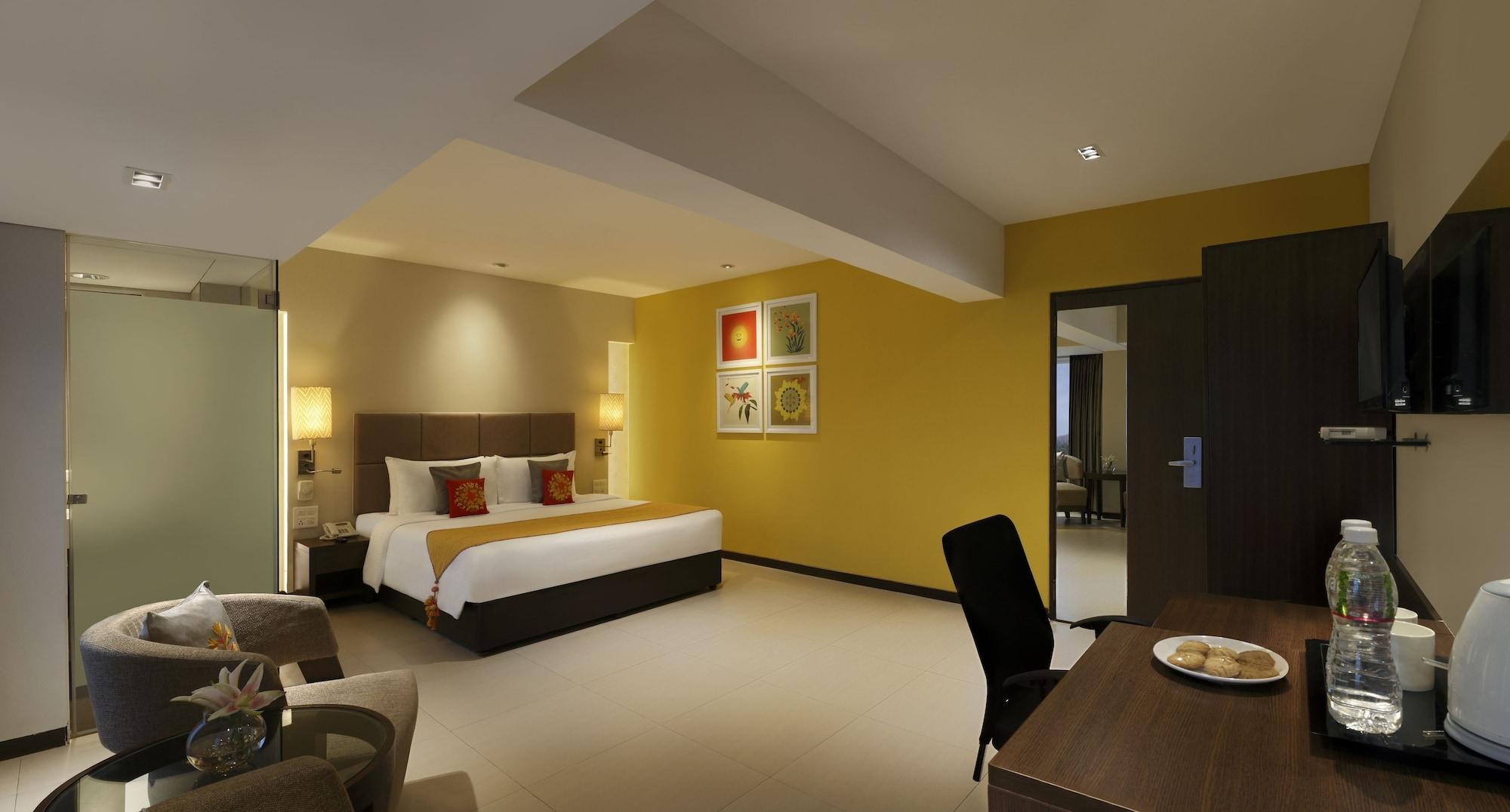 Grand Mercure Vadodara Surya Palace Екстериор снимка