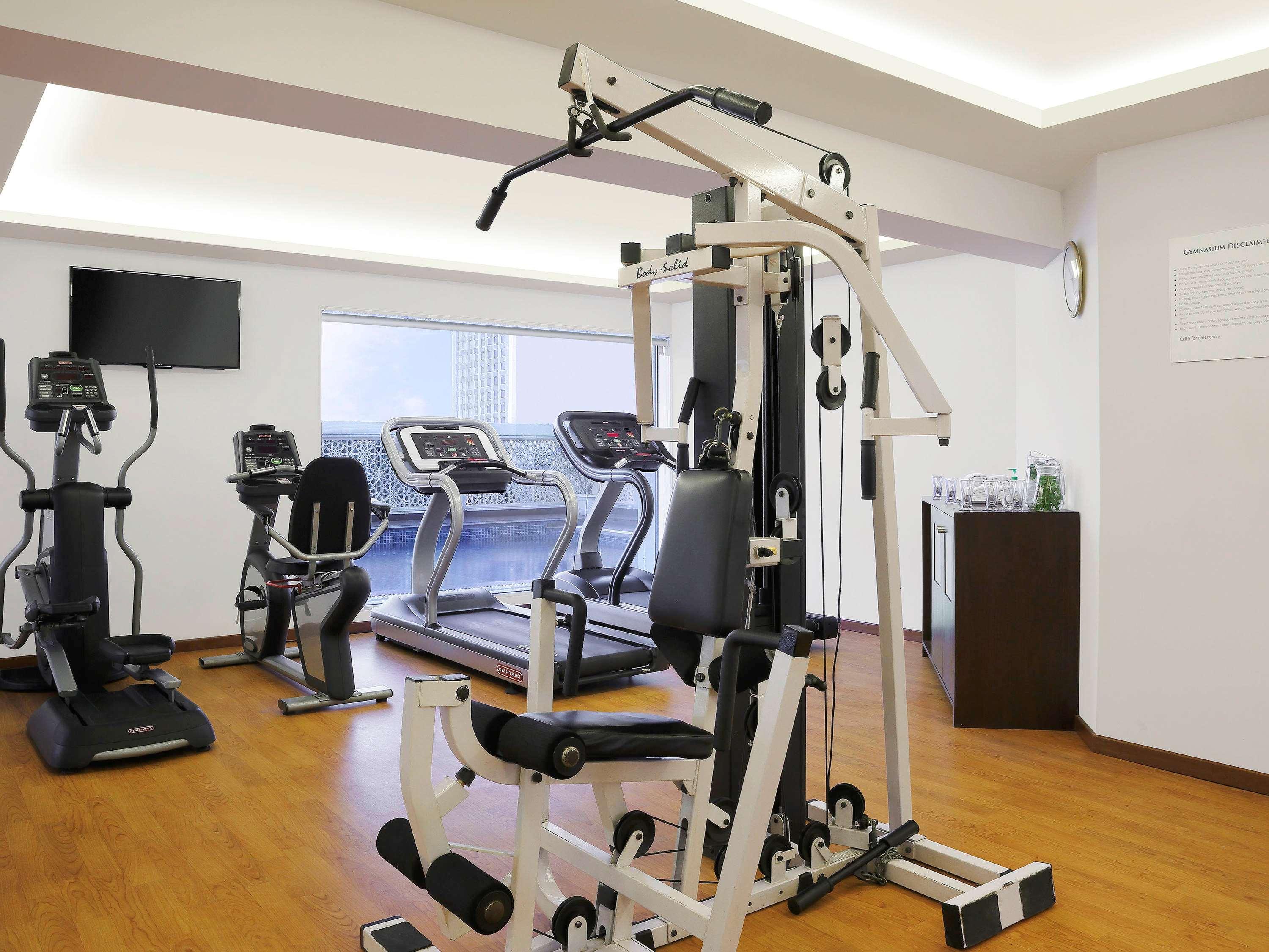 Grand Mercure Vadodara Surya Palace Екстериор снимка
