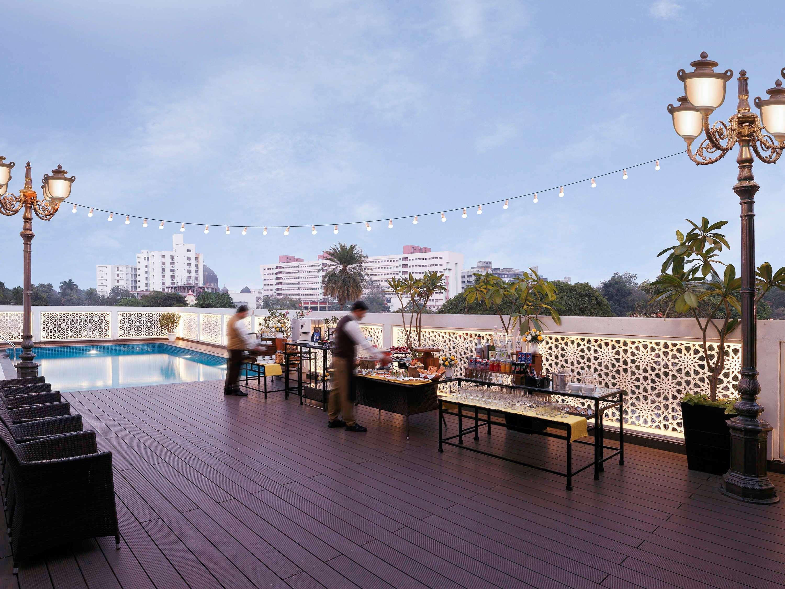 Grand Mercure Vadodara Surya Palace Екстериор снимка