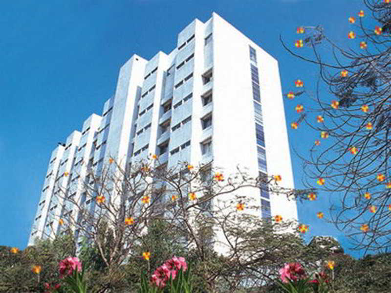 Grand Mercure Vadodara Surya Palace Екстериор снимка