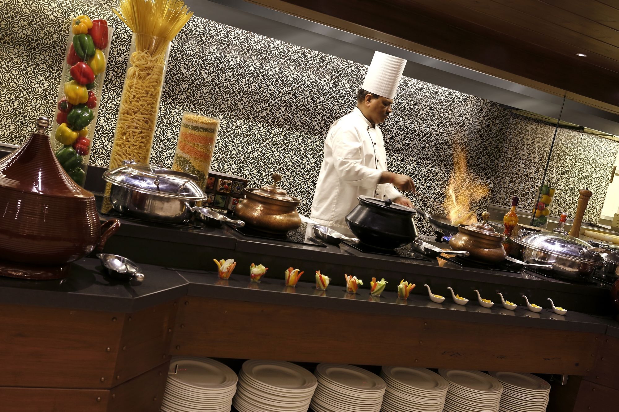 Grand Mercure Vadodara Surya Palace Екстериор снимка